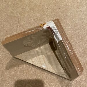 Two pack wall hanging corner shelves